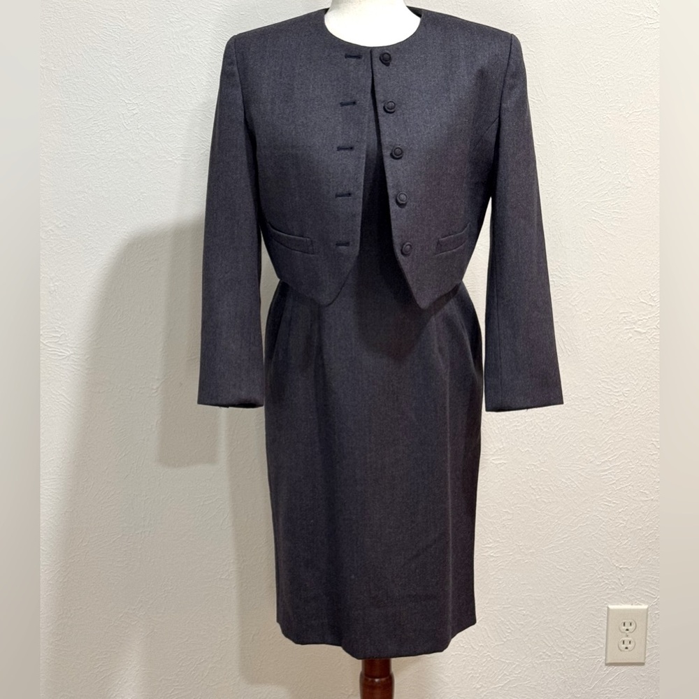 Ivy League Club Elegant Dark Gray Suit Size S